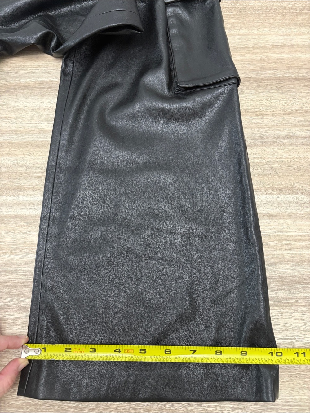 Alice + Olivia Hayes Vegan Faux Leather Cargo Wide Leg Pant Women Size 2 Black - Picture 10 of 11